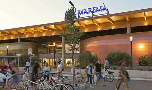 shopping center: external view